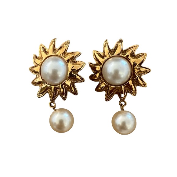 Vintage Chanel 80's/90's Gold Sun White Faux Pearl Dangle Clip On Earrings - Picture 5 of 5